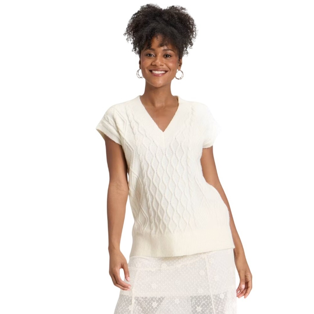 Universal Thread Women's Cream Cable Knit V-Neck Sweater Vest Size Small